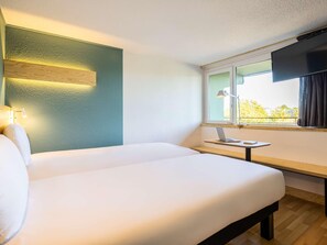 Cofres nos quartos, escrivaninha, quartos à prova de som