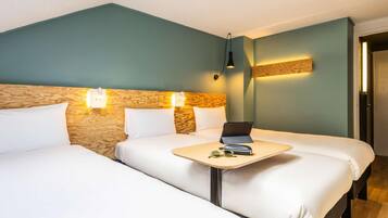 In-room safe, desk, soundproofing, free WiFi