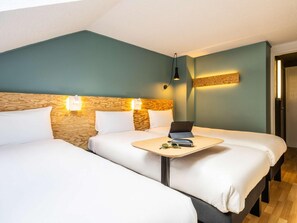 Cofres nos quartos, escrivaninha, quartos à prova de som