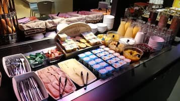 Daily buffet breakfast (EUR 14.90 per person)