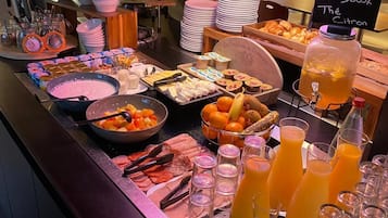 Petit déjeuner buffet servi tous les jours en supplément
