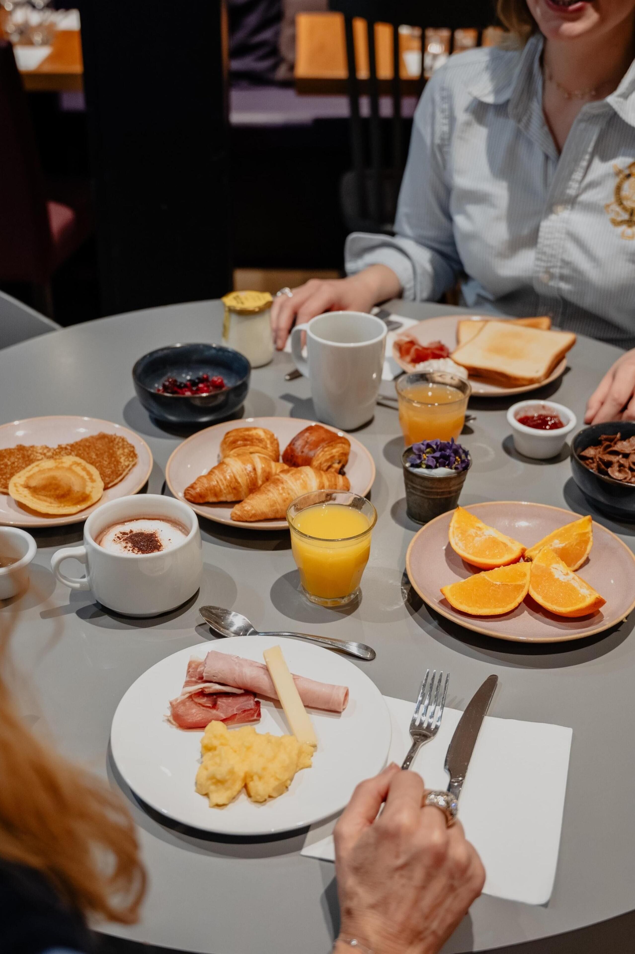 Daily buffet breakfast for a fee