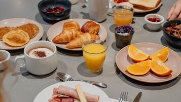 Daily buffet breakfast for a fee
