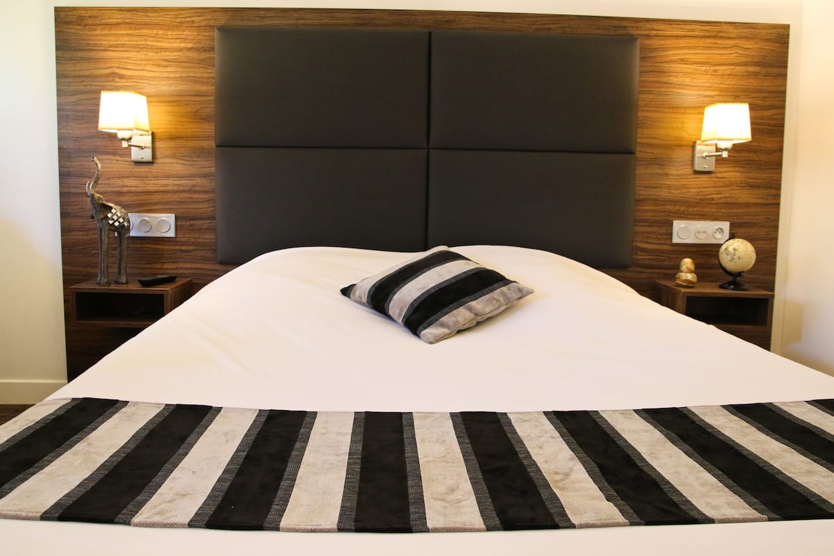 Individually furnished, desk, blackout curtains, soundproofing