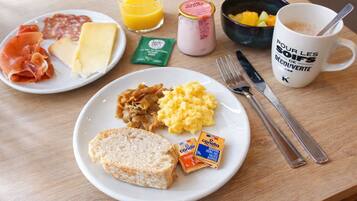 Dagelijks ontbijtbuffet (EUR 14.90 per persoon)