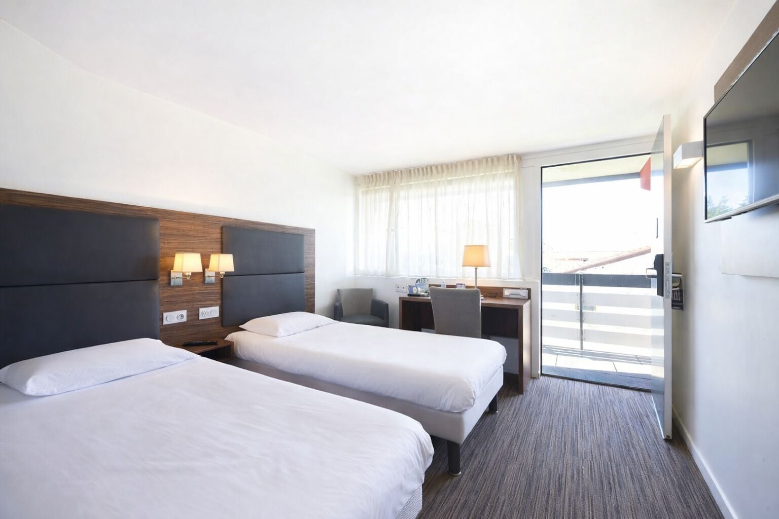 Standard Room, 2 Single Beds | Individually furnished, desk, blackout curtains, soundproofing