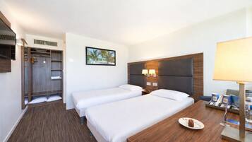 Standaard kamer, 2 eenpersoonsbedden | Individueel gemeubileerd, een bureau, verduisterende gordijnen