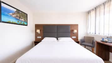 Standard Room, 1 Double Bed | Individually furnished, desk, blackout drapes, soundproofing