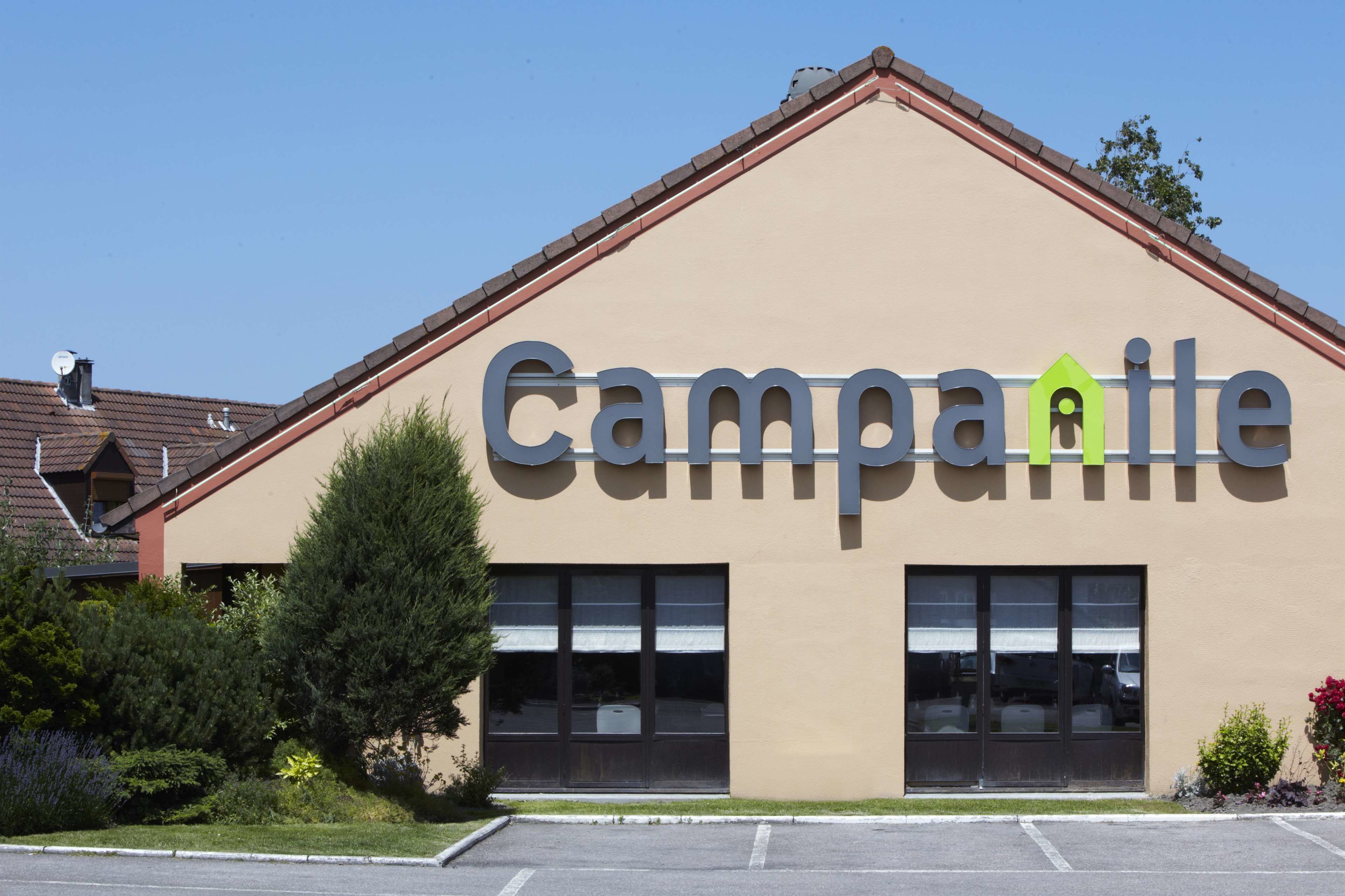 A building with the sign "Camparilla" on its facade.
