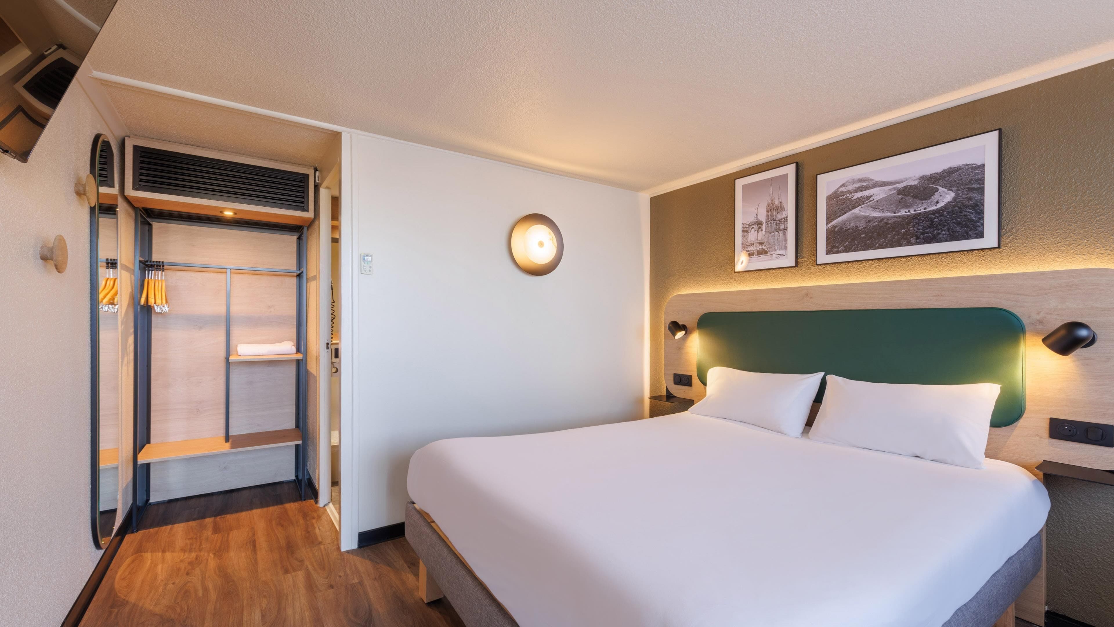 Ropa de cama de alta calidad, escritorio y cortinas blackout 