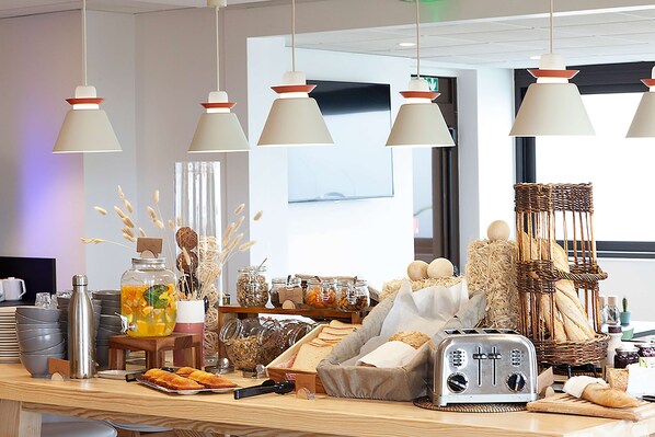 Daily buffet breakfast (EUR 13.9 per person)