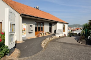 Façana frontal de l'allotjament