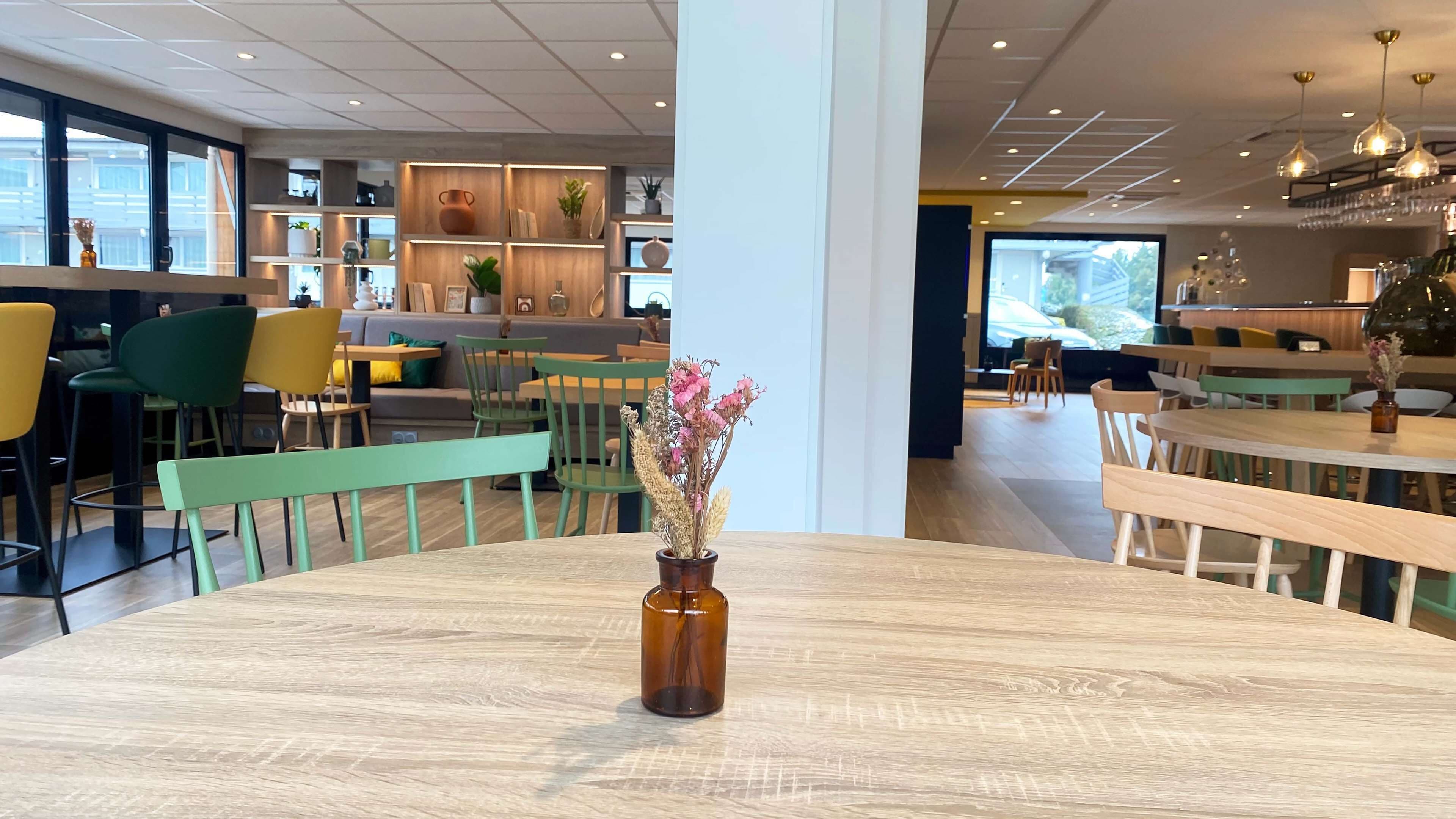 breakfast and dinner served, french cuisine