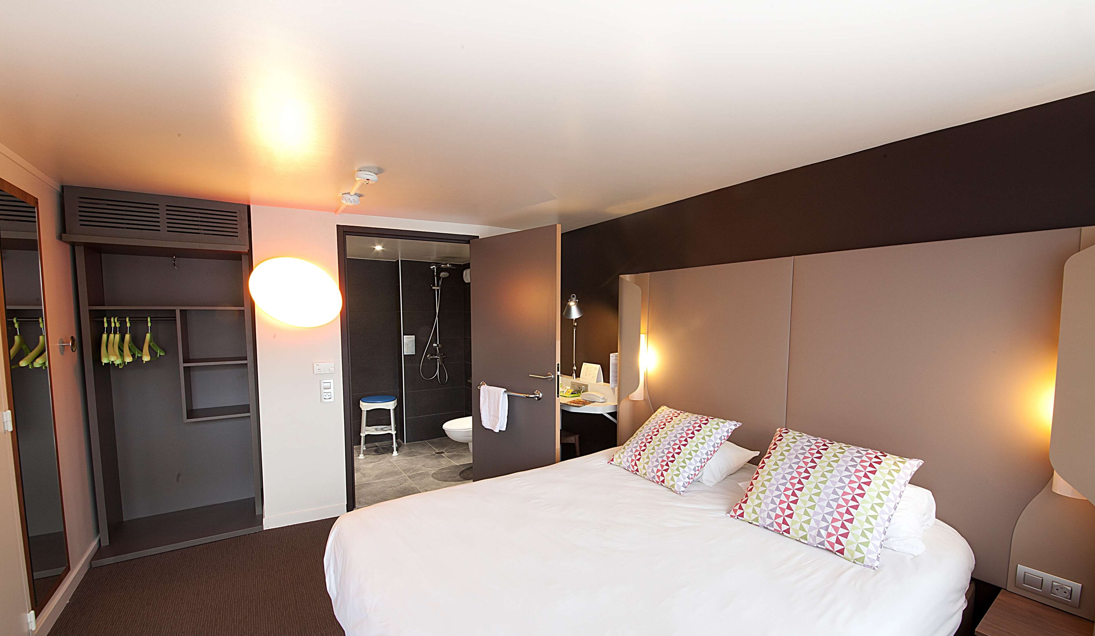 next generation, standard room, 1 double bed | in-room dining