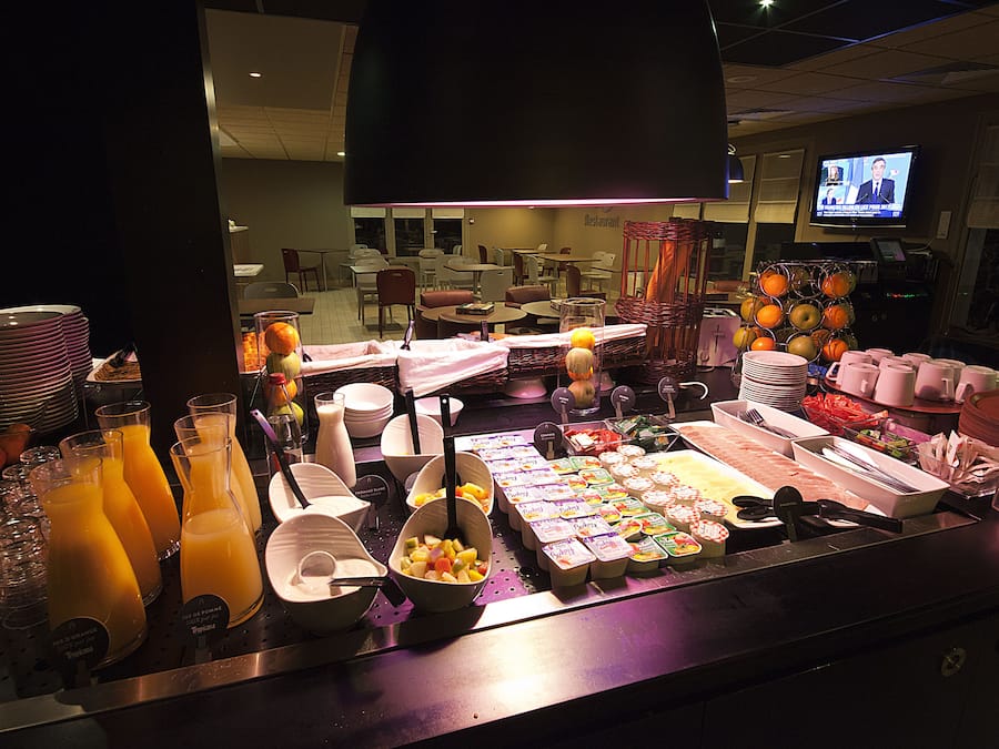 Petit déjeuner et dîner servis sur place, spécialités Cuisine régionale