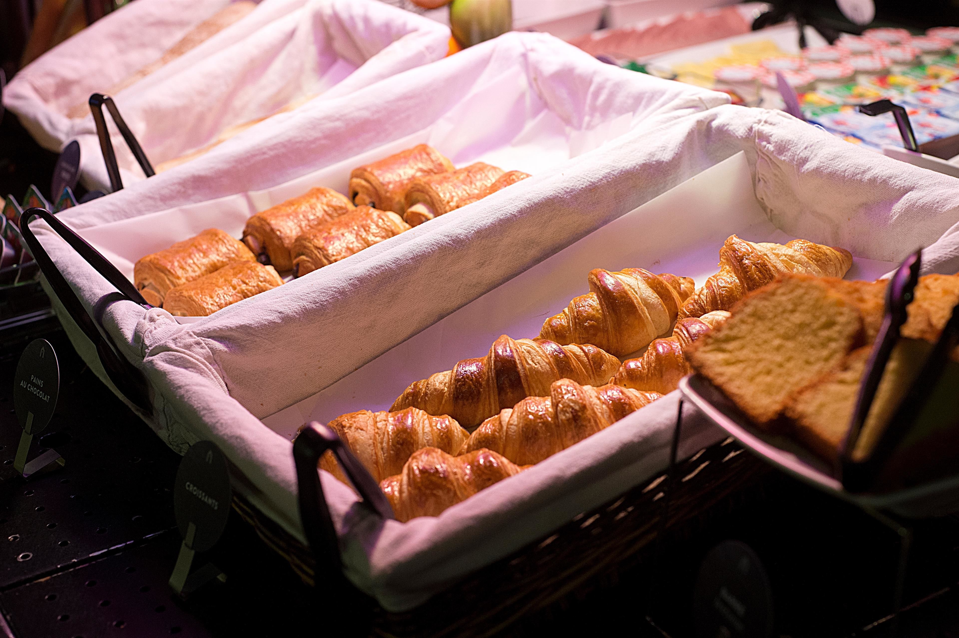 breakfast, lunch, dinner served; regional cuisine