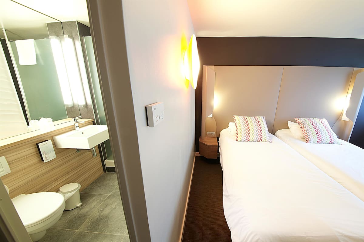 1 quarto, roupas de cama premium, escrivaninha, quartos à prova de som