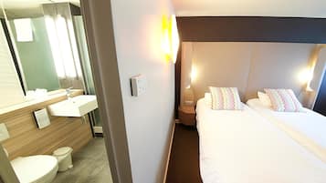 1 bedroom, premium bedding, desk, soundproofing