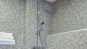 Bathroom - The Originals City - Hotel Restaurant A Pic (Cherbourg-en-Cotentin)
