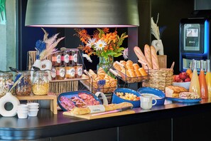 Desayuno buffet todos los días (con cargo)