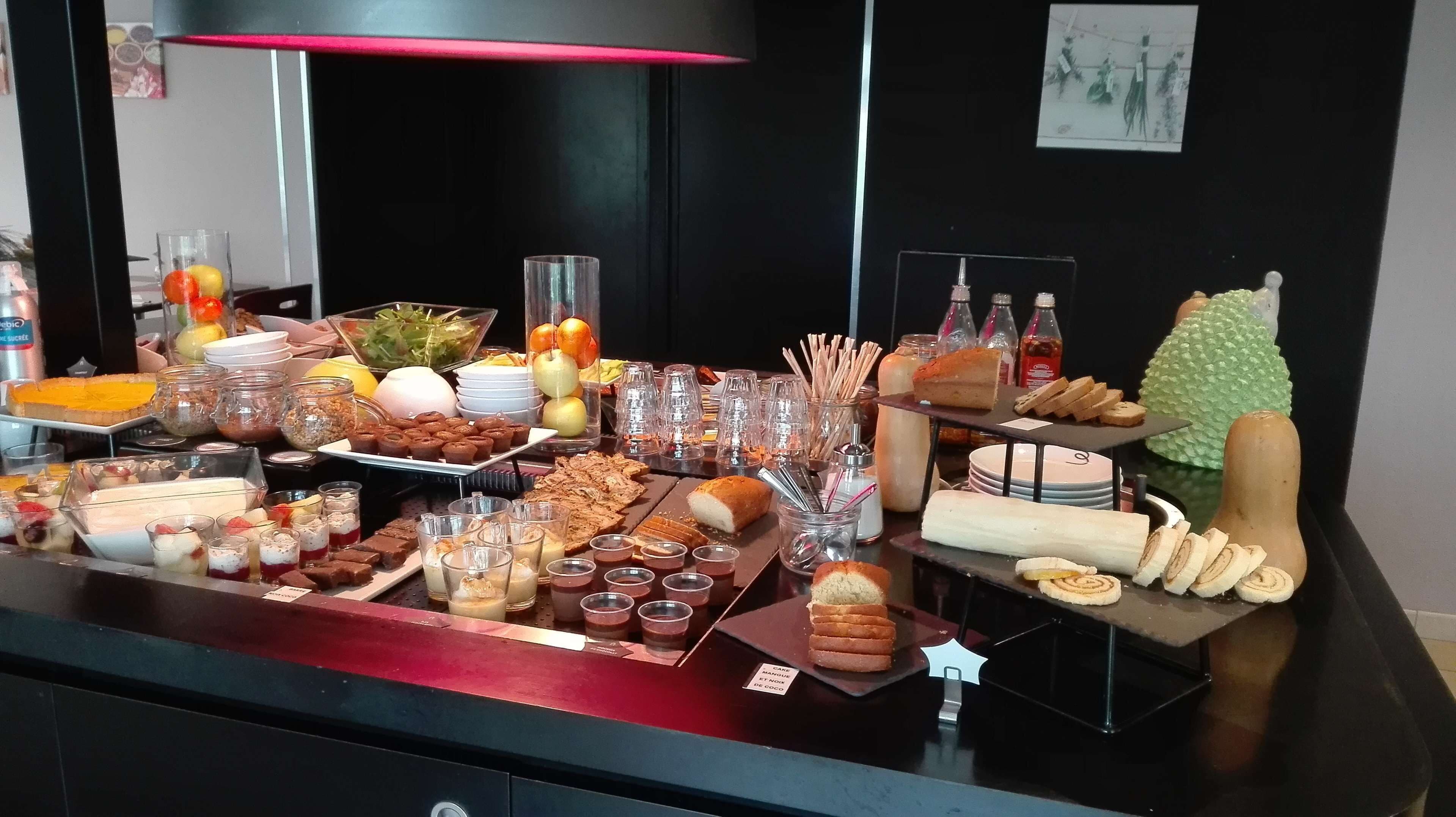 Breakfast and dinner served, French cuisine