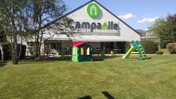 Zona de juegos infantil al aire libre