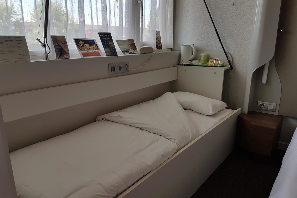 next generation, standard room, 2 single beds | premium bedding, desk, blackout curtains, soundproofing