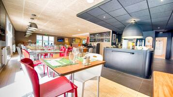 Petit déjeuner, déjeuner et dßner servis sur place