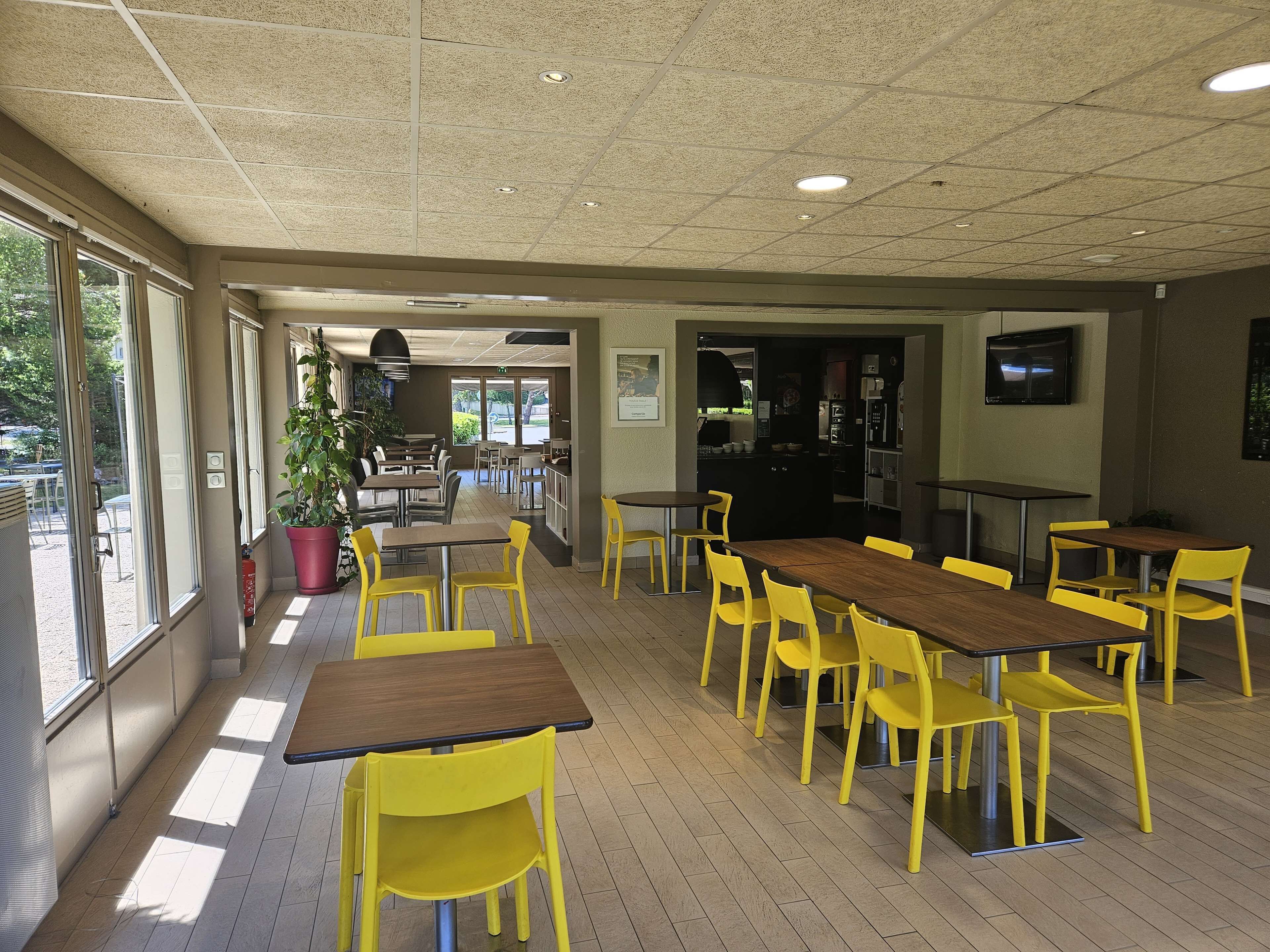 Frukostbuffé varje dag (EUR 13.90 per person)