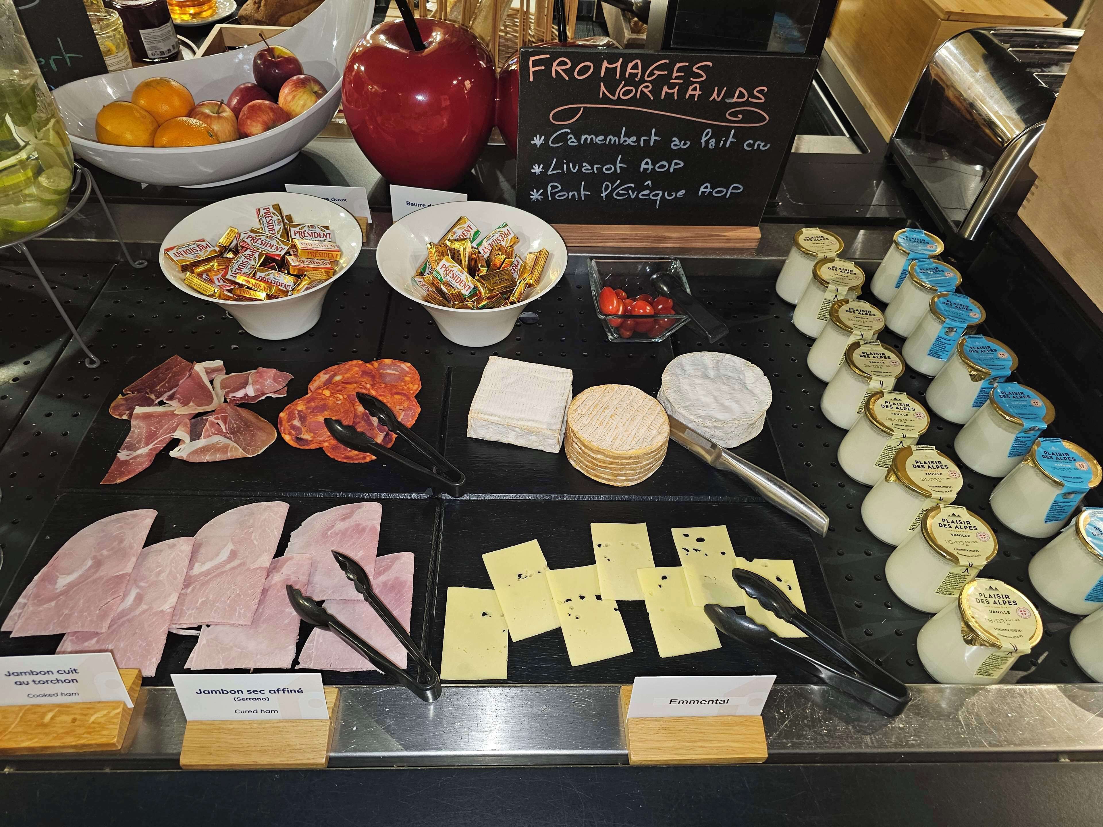 Päivittäinen buffetaamiainen (13.90 EUR per henkilö)