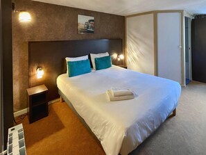 Habitación estándar doble | Escritorio, ropa de cama, accesible en silla de ruedas