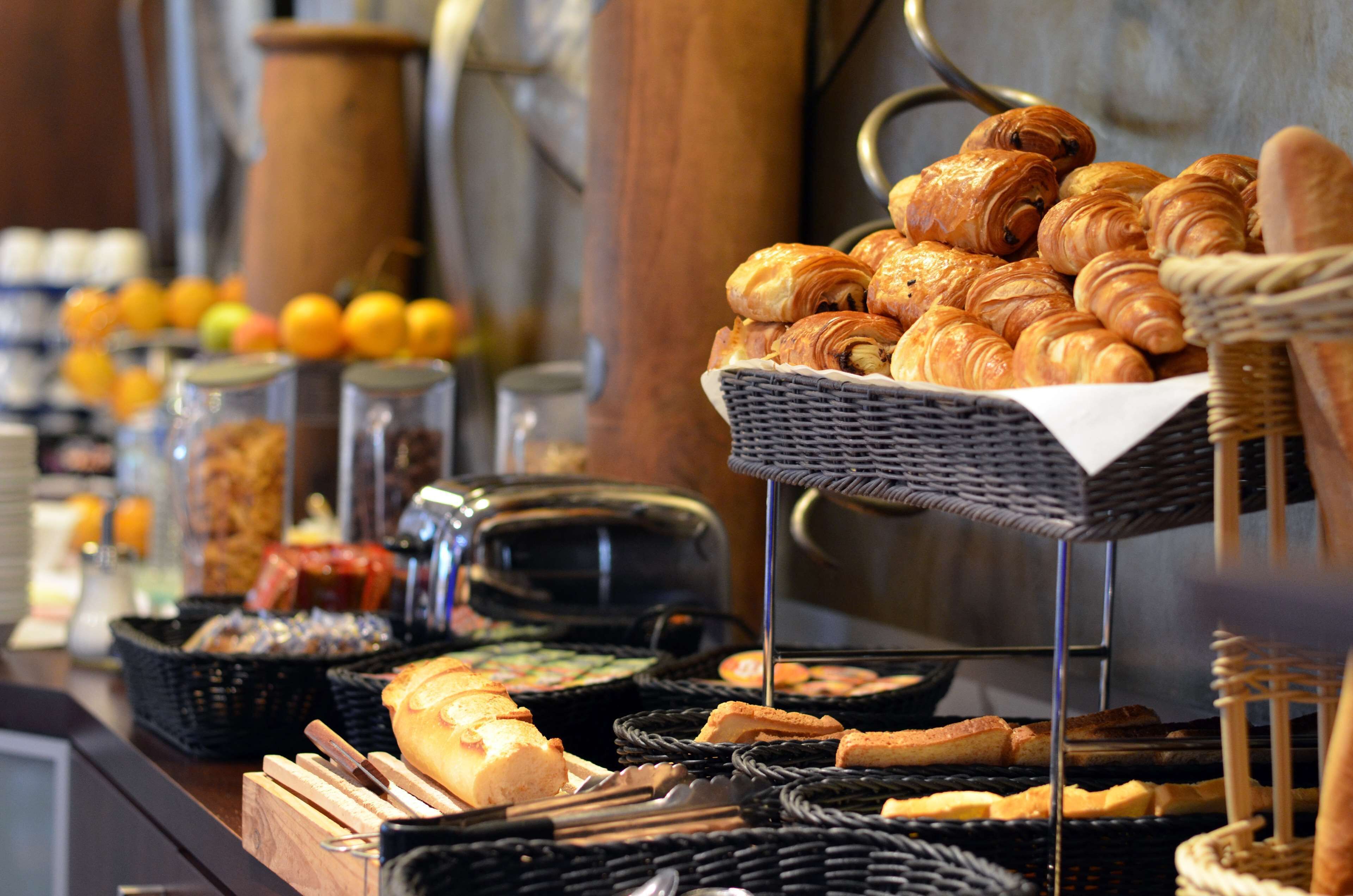 Petit déjeuner buffet servi tous les jours en supplément