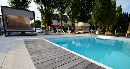 Kyriad DIJON EST - Mirande