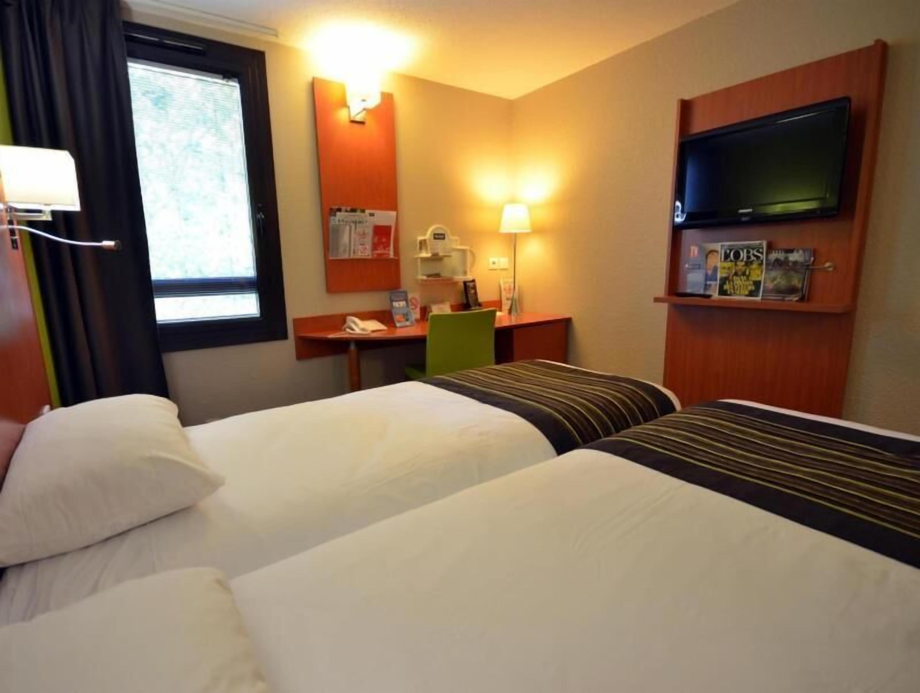 Schreibtisch, laptopgeeigneter Arbeitsplatz, Verdunkelungsvorhänge