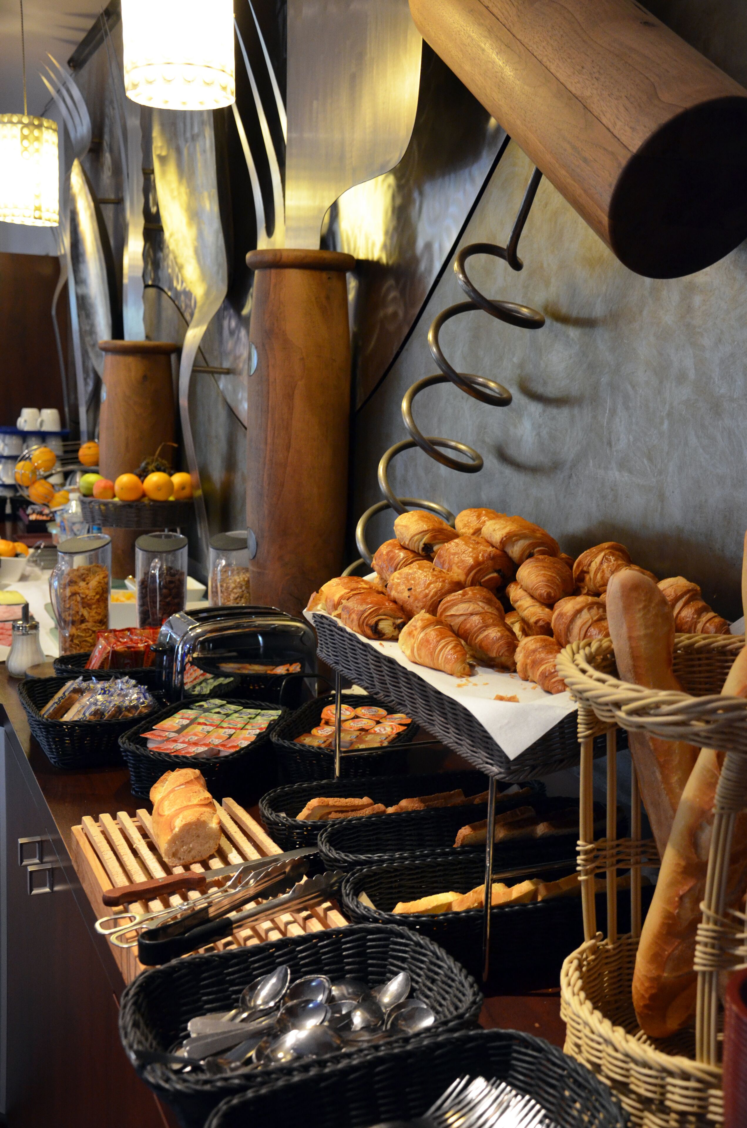 Daily buffet breakfast (EUR 14.90 per person)