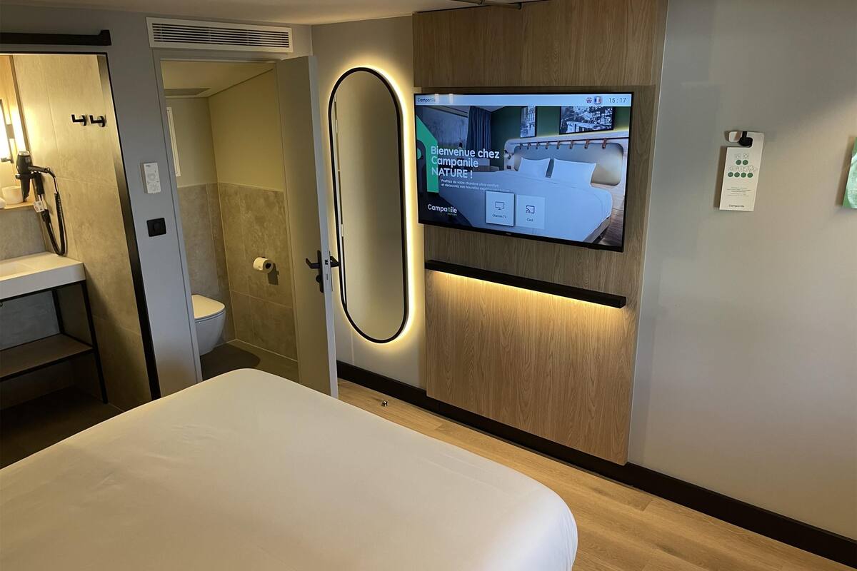 double room | premium bedding, desk, blackout curtains, soundproofing