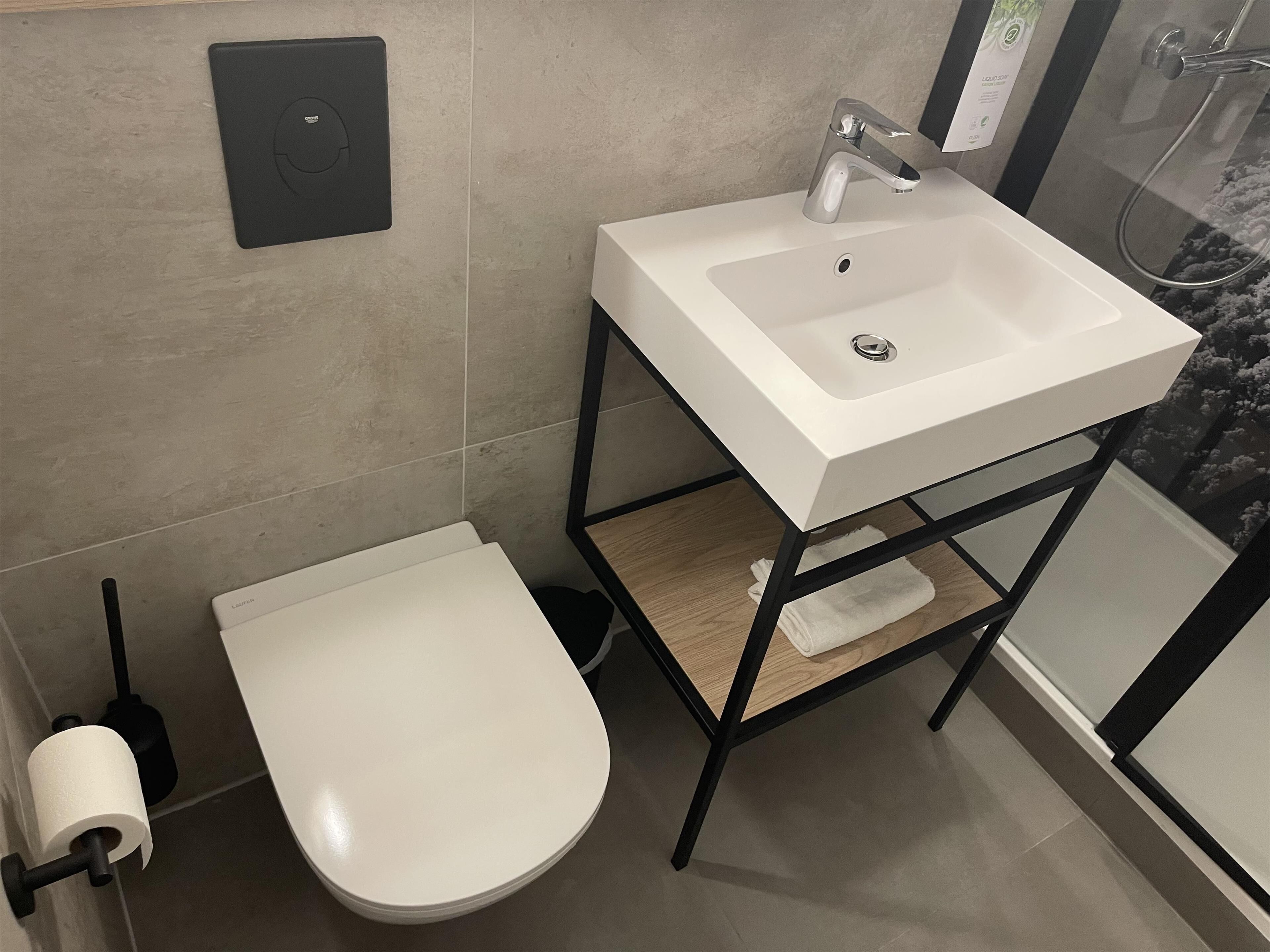 twin room | bathroom sink