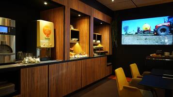 Petit déjeuner buffet (13.90 EUR par personne)