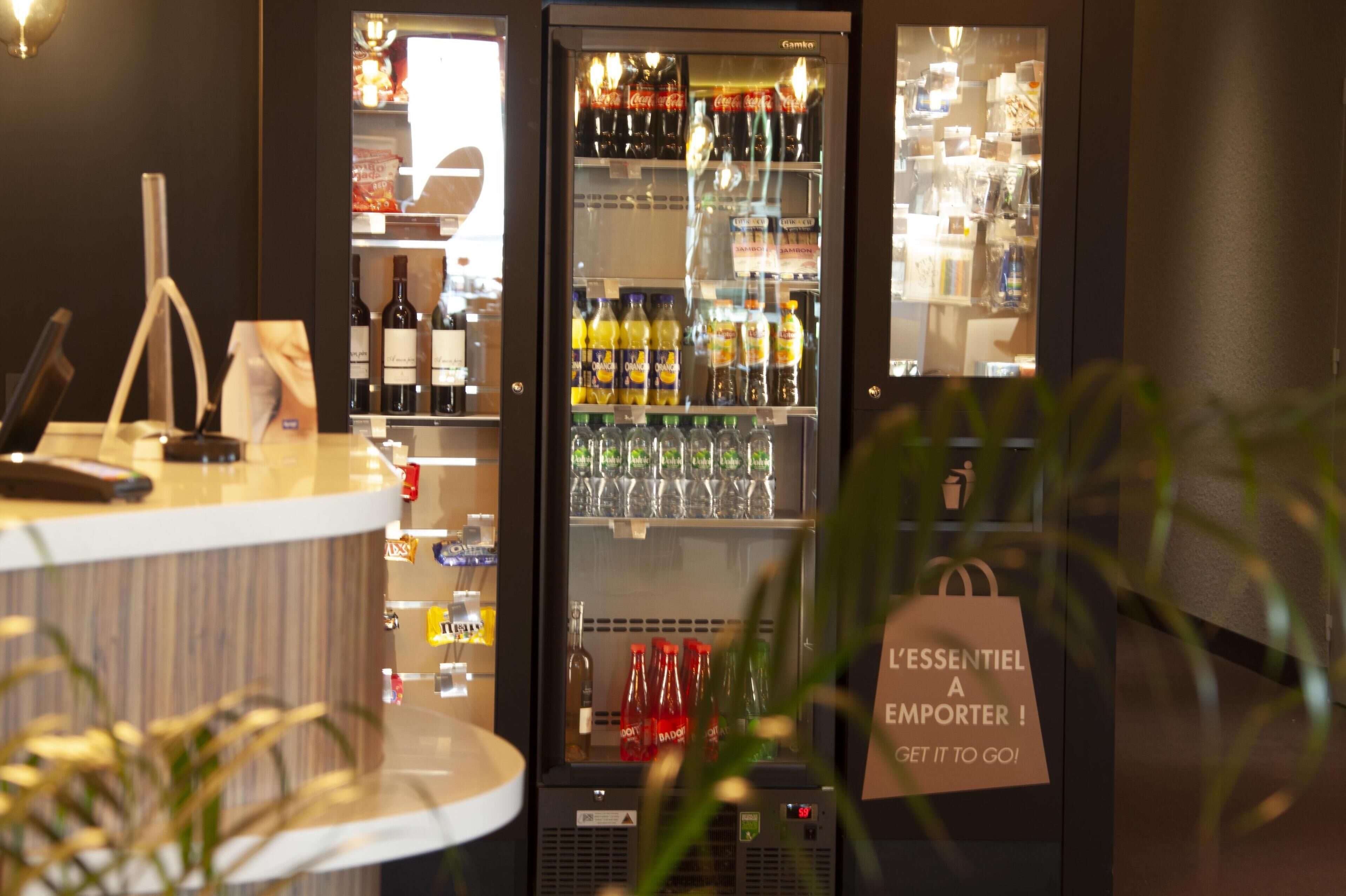 breakfast, lunch and dinner served