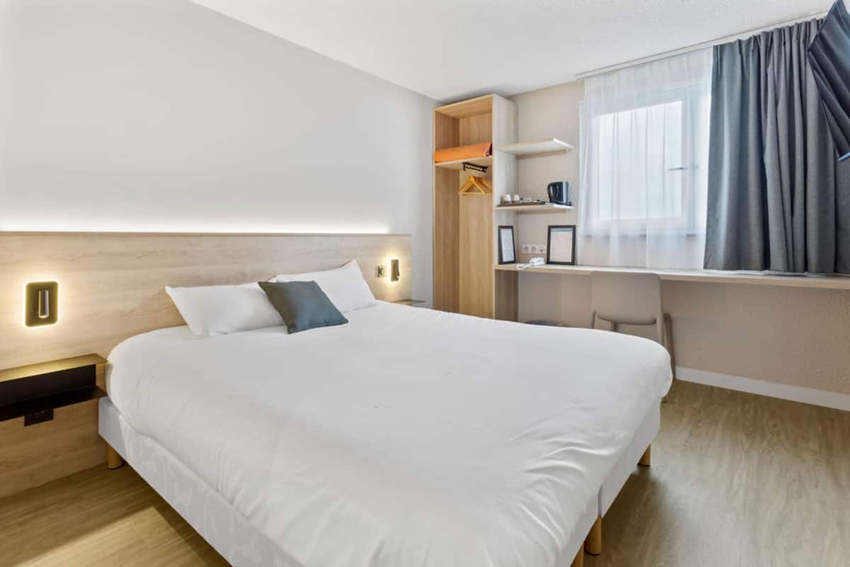 Standard Room, 1 Double Bed | Desk, laptop workspace, iron/ironing board, free cots/infant beds