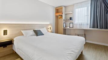 Desk, laptop workspace, iron/ironing board, free cots/infant beds