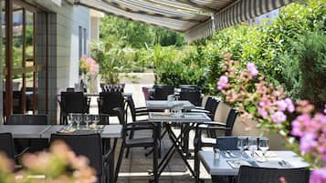 Breakfast, lunch, dinner served; French cuisine