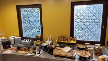 Petit déjeuner buffet (13.9 EUR par personne)