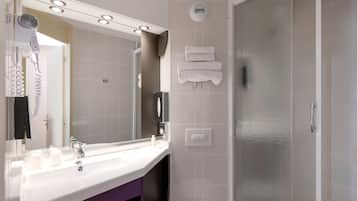 Douche, articles de toilette écologiques, sèche-cheveux