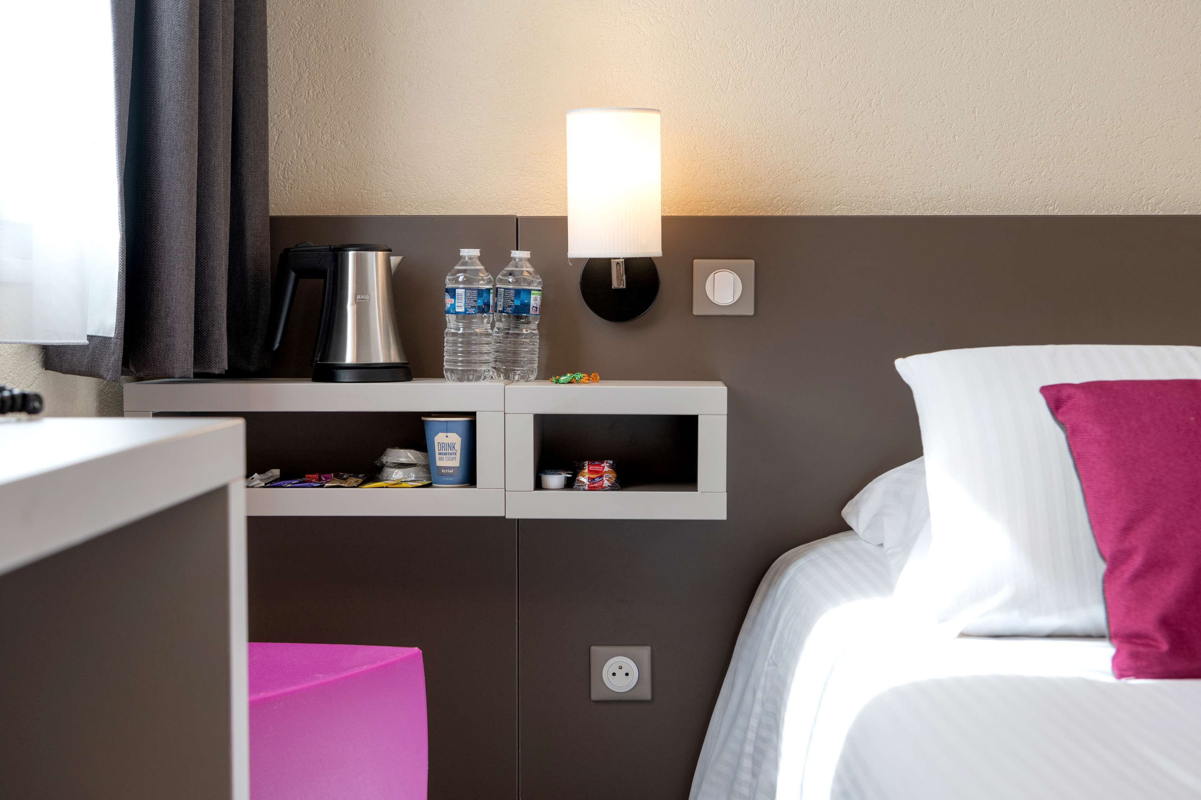 1 slaapkamer, luxe beddengoed, een bureau, een laptopwerkplek