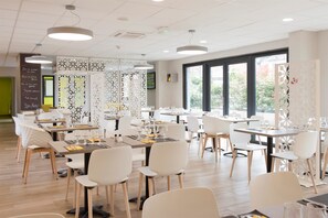 Breakfast, lunch, dinner served; French cuisine