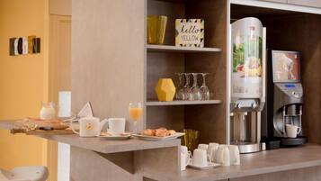 Petit déjeuner buffet (13.9 EUR par personne)