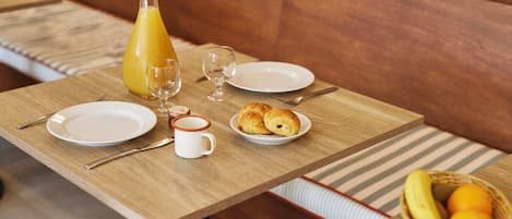 Daily buffet breakfast (EUR 12.5 per person)