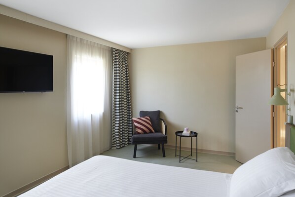 Premium bedding, soundproofing, free WiFi, bed sheets