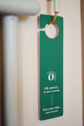 Seprai premium, kedap suara, Wi-Fi gratis, dan seprai linen